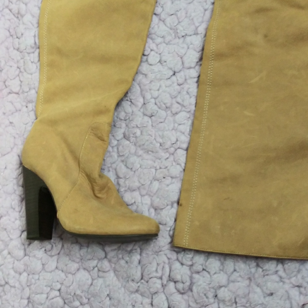 Beige boot
